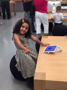 Meet your Posher, Paola miranda